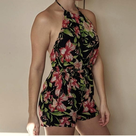 Hawaiian Print Romper - Picture 3 of 3
